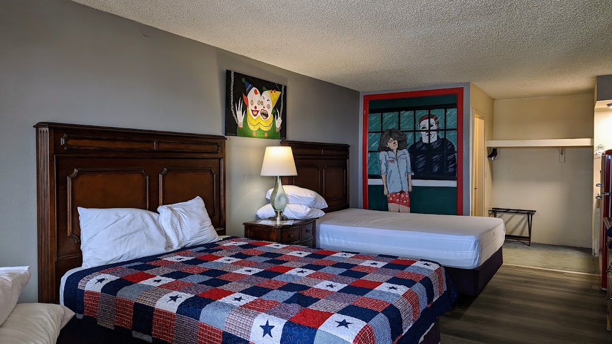 World-Famous The Clown Motel photo 2