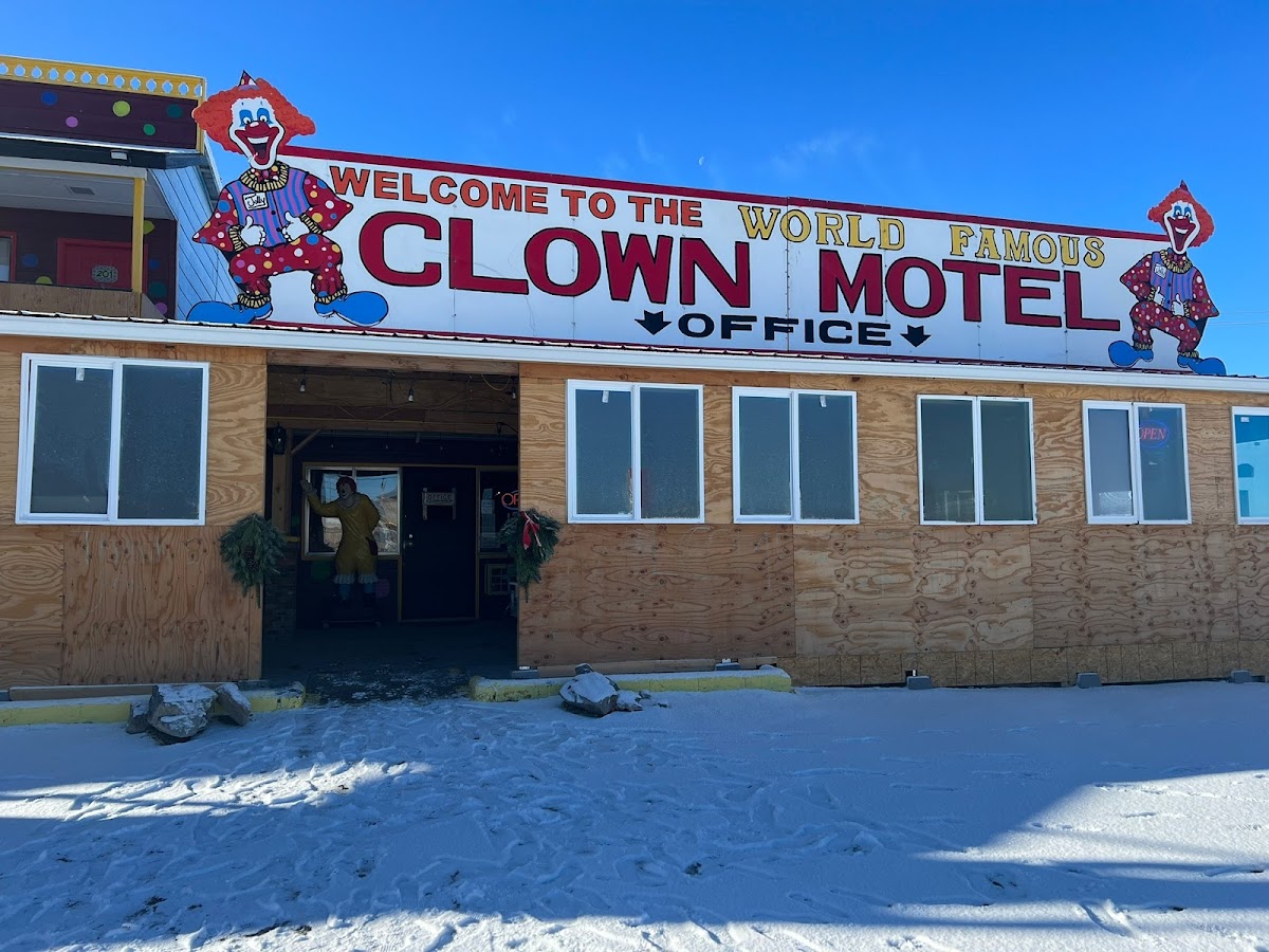 World-Famous The Clown Motel photo 3