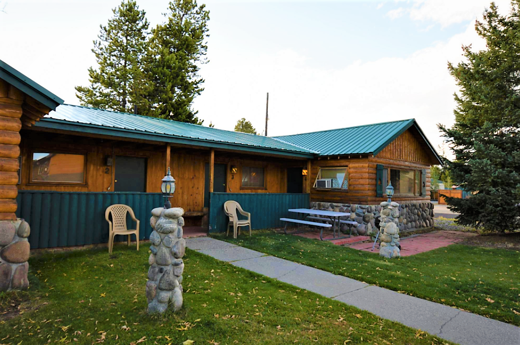 Yellowstone Inn