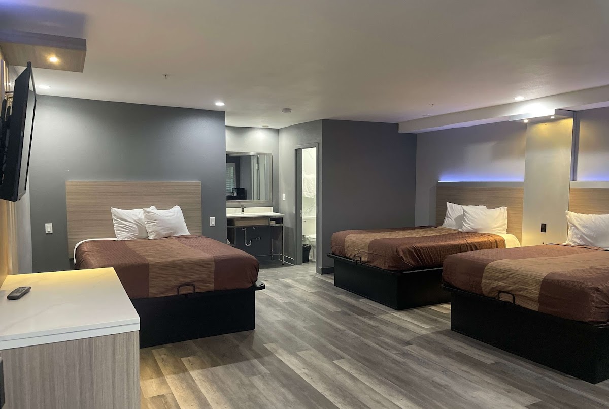 Travelodge by Wyndham Whittier photo 2