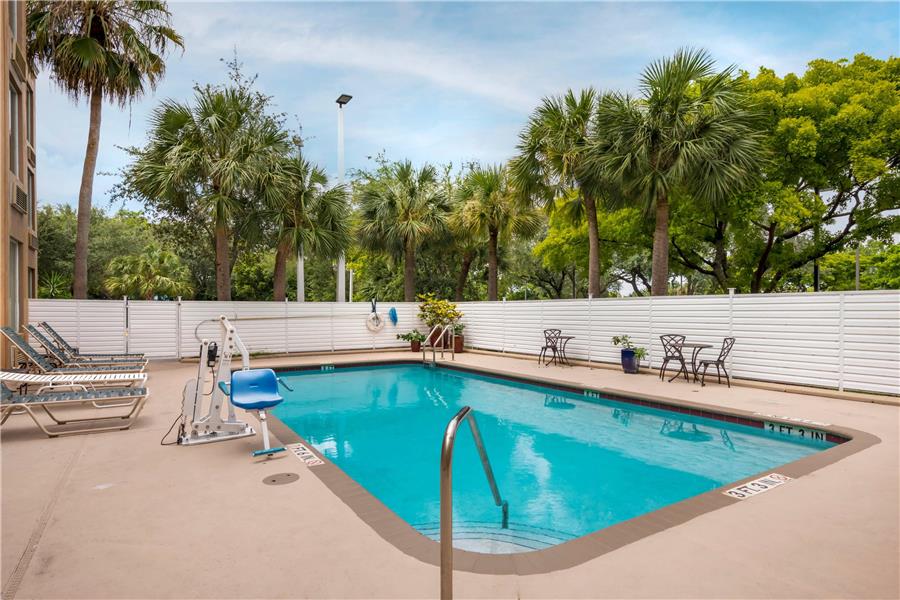 Comfort Inn & Suites Fort Lauderdale West Turnpike photo 2