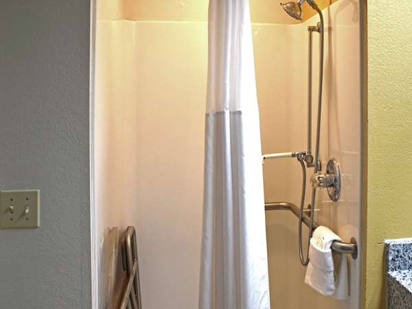 Quality Inn & Suites Kearneysville - Martinsburg photo 3