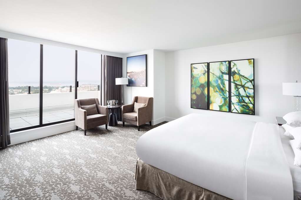 DoubleTree by Hilton Hotel & Suites Victoria photo 2