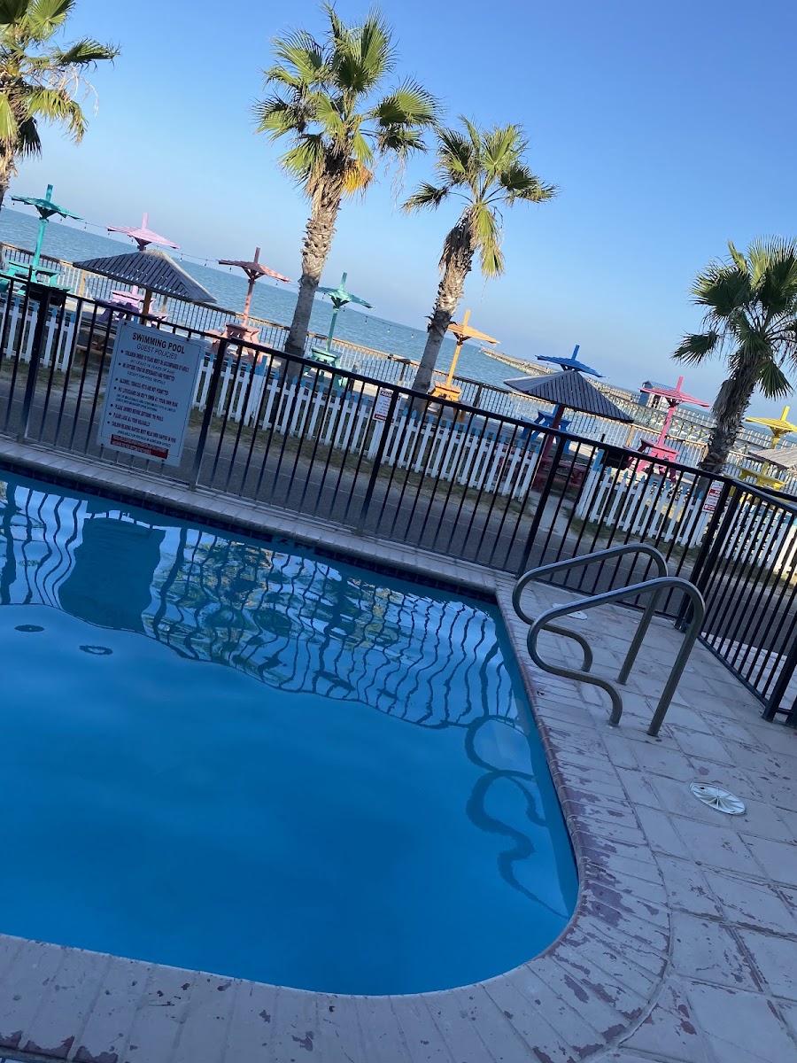 Hunt's Castle Waterfront Resort photo 3
