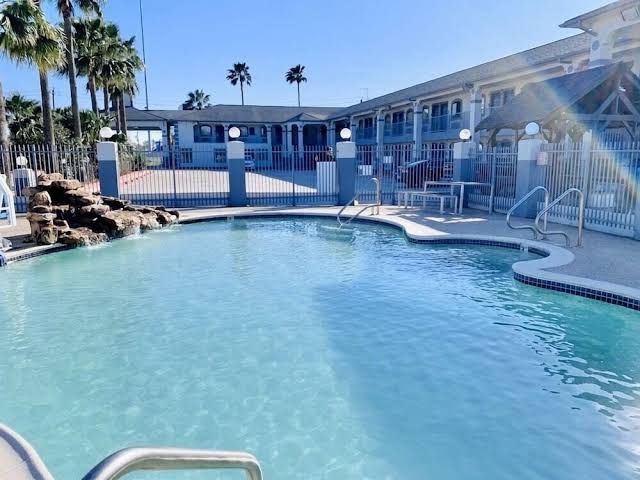 Sunrise Inn & Suites photo 3
