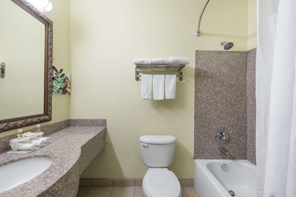 Days Inn & Suites by Wyndham Cleburne TX photo 3