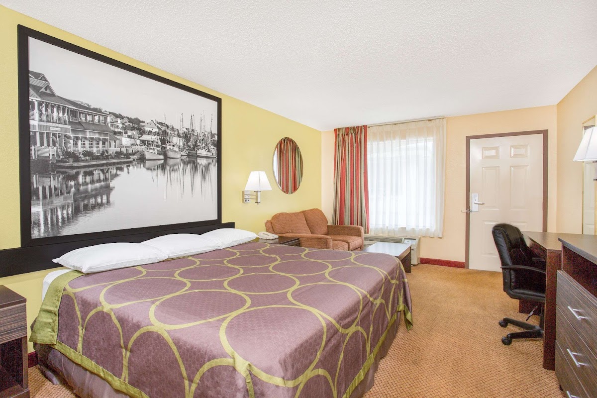 Super 8 by Wyndham Sumter photo 2