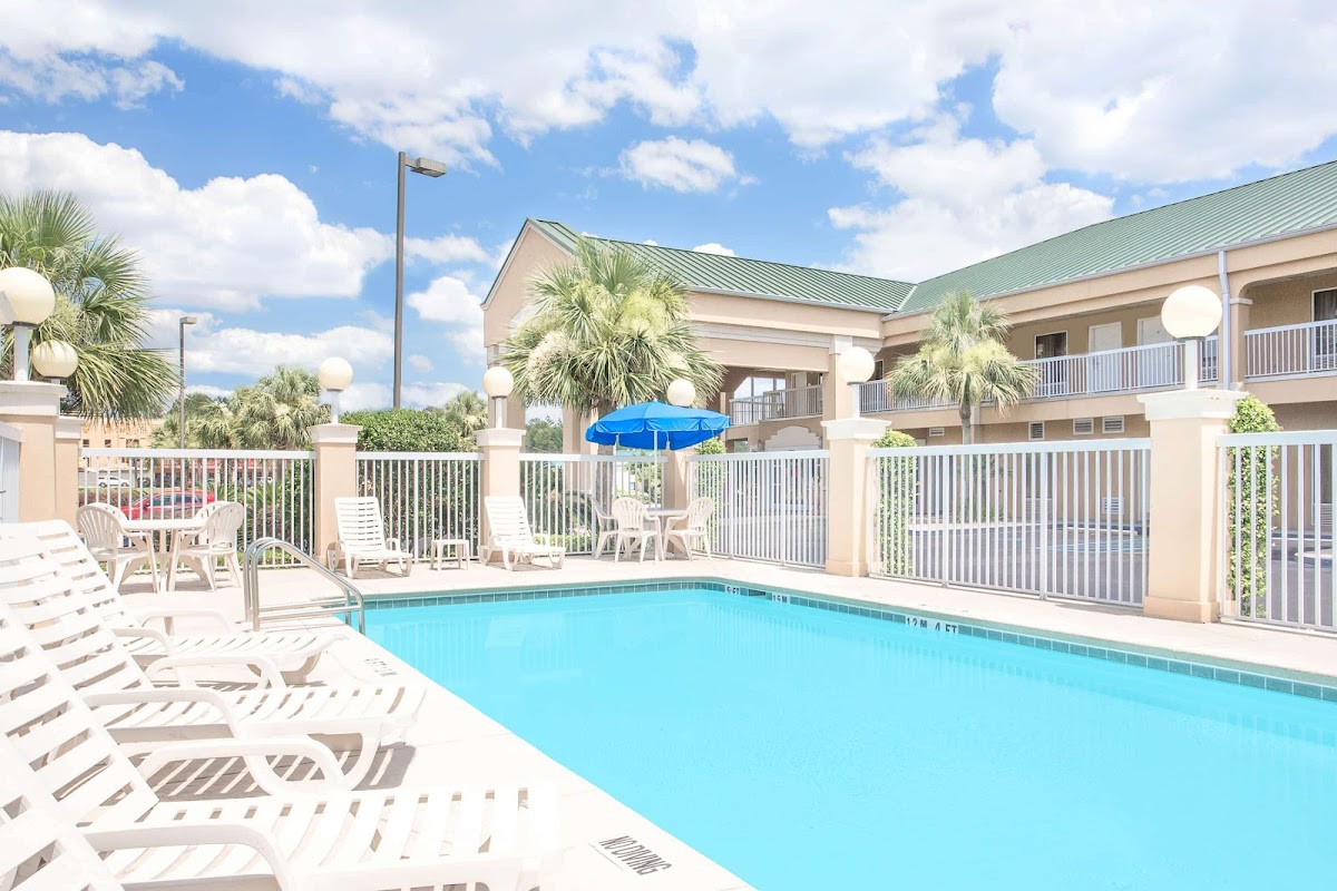 Baymont by Wyndham Crestview photo 3