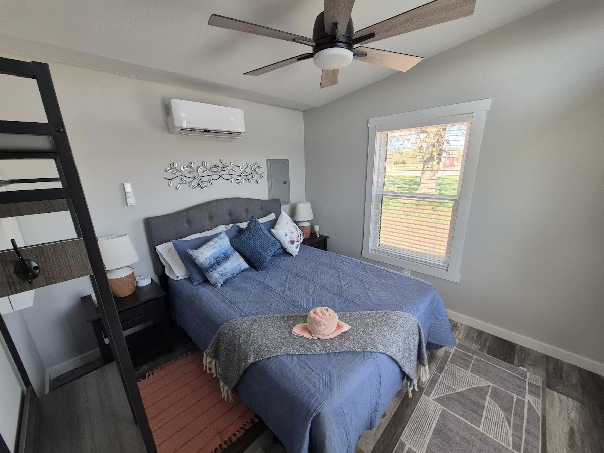 Redbud Tiny Home & RV Resort photo 2