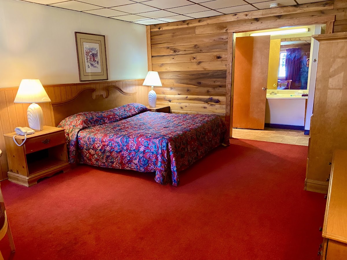 Becky's Log Cabin Motel photo 2