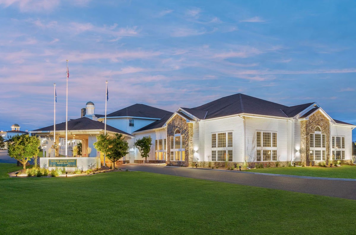 Four Seasons Island Resort