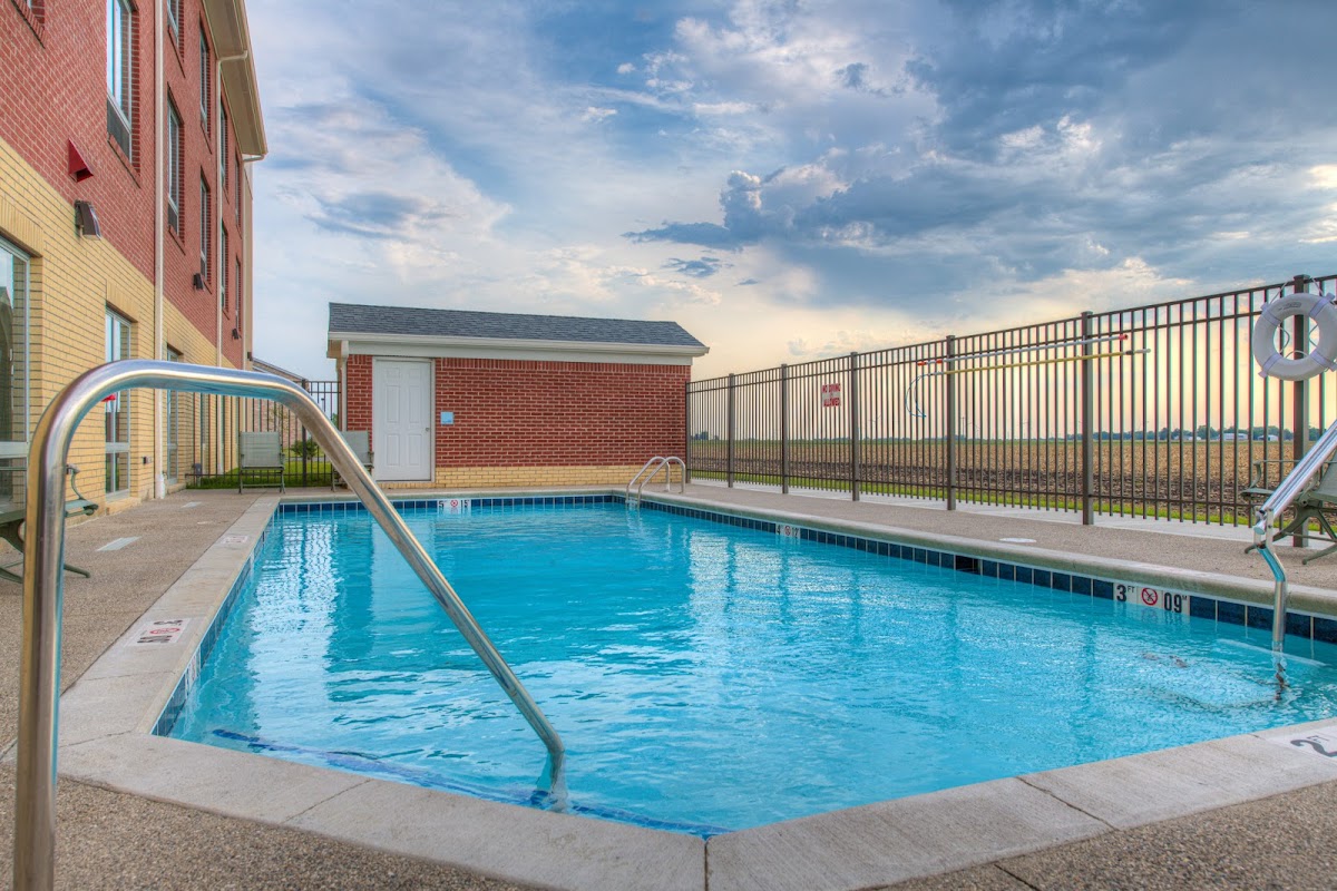 Holiday Inn Express & Suites Remington by IHG photo 3