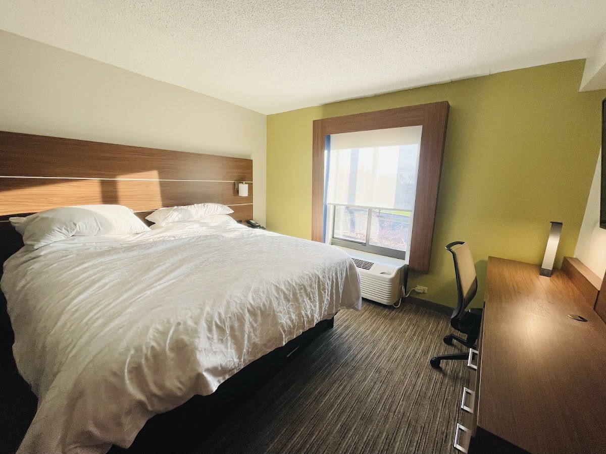 Holiday Inn Express & Suites Louisville East