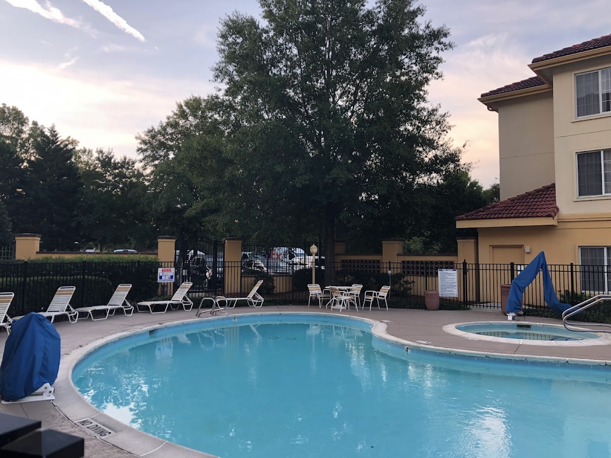 La Quinta Inn & Suites by Wyndham Raleigh Durham Airport photo 3