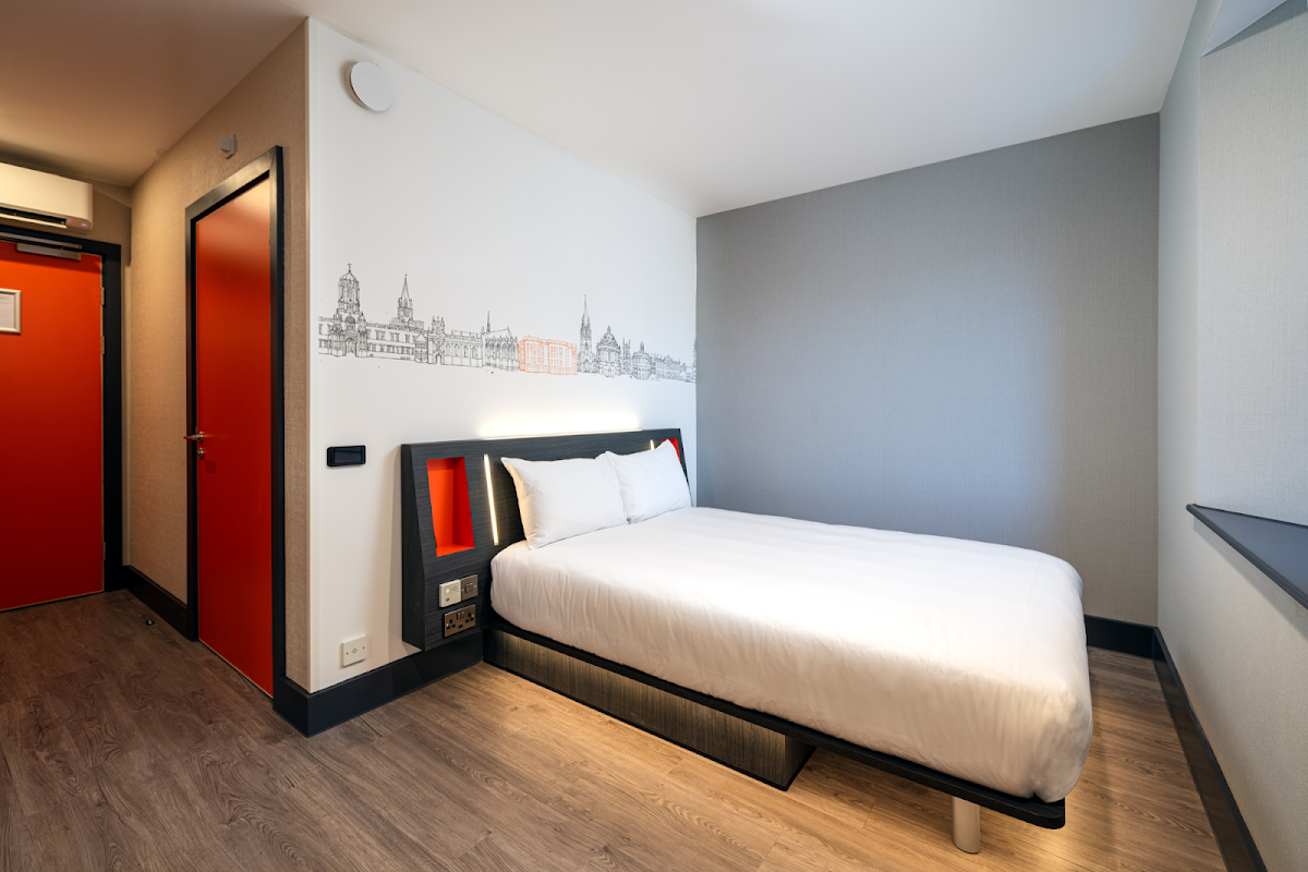 easyHotel Oxford photo 2
