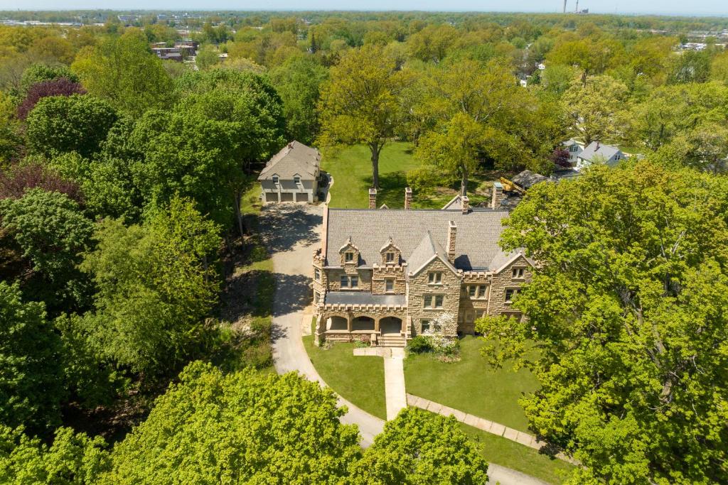 Willoughby House