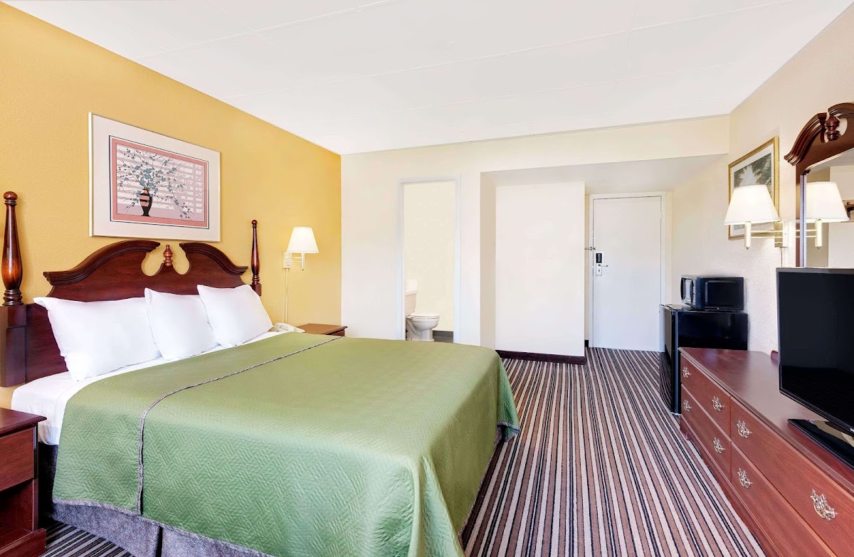 Travelodge by Wyndham Chambersburg photo 2