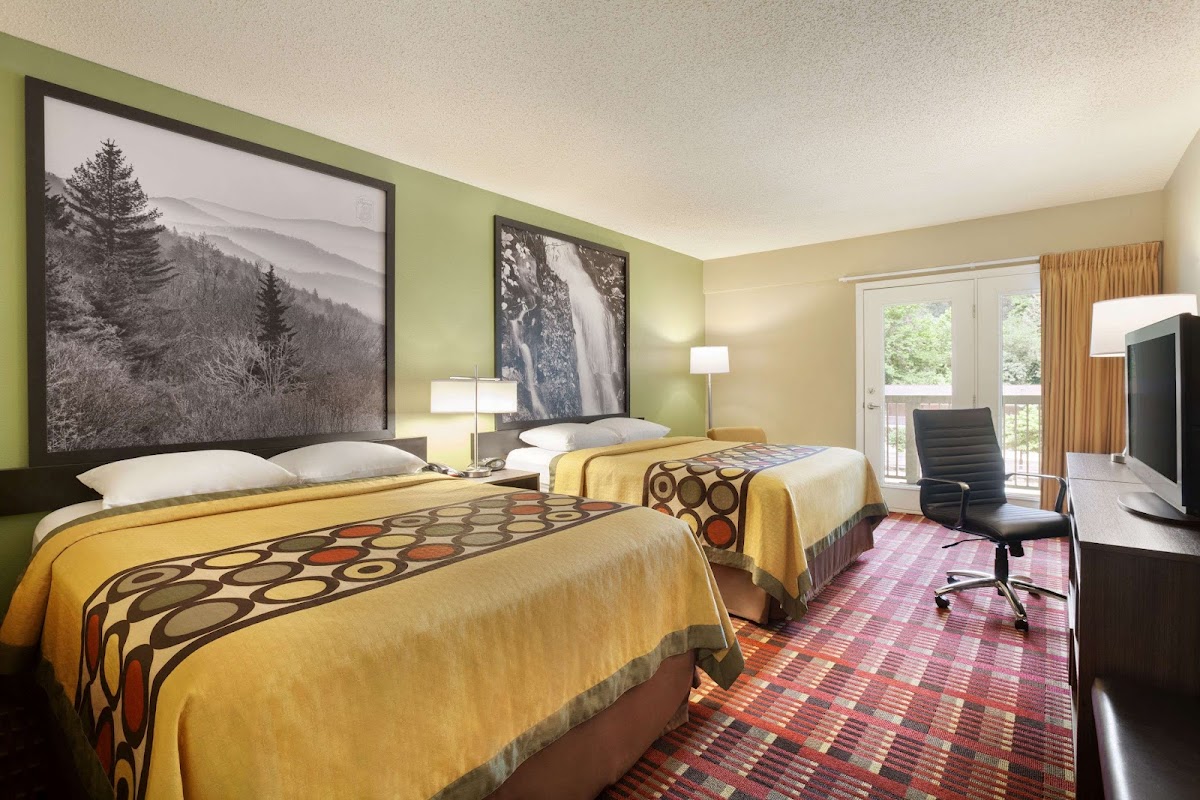 Super 8 by Wyndham Cherokee photo 2