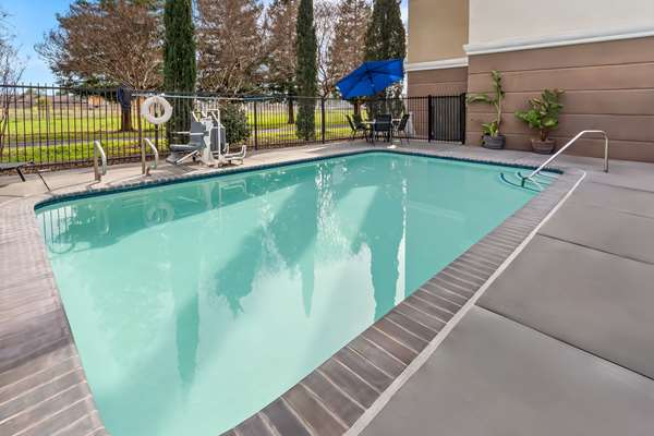 Comfort Suites Clovis - Fresno photo 3