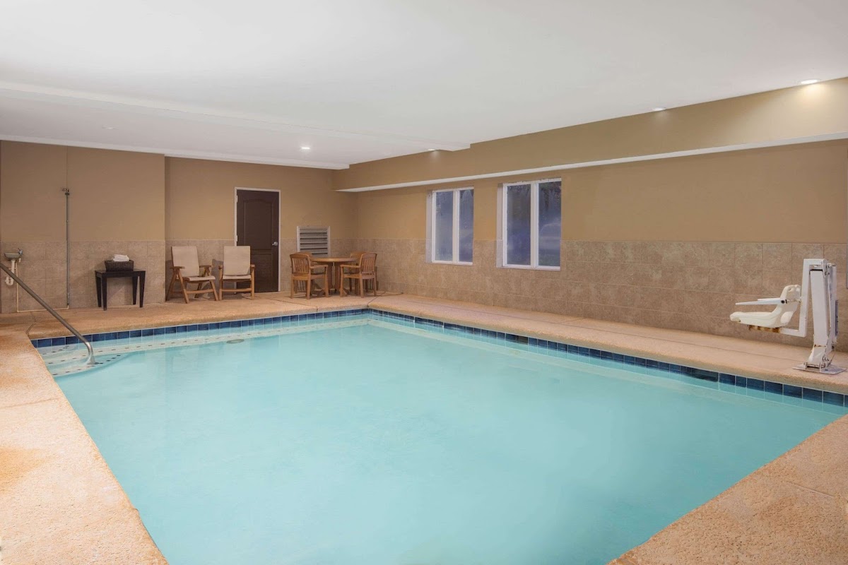 La Quinta Inn & Suites by Wyndham Atlanta-Union City photo 3