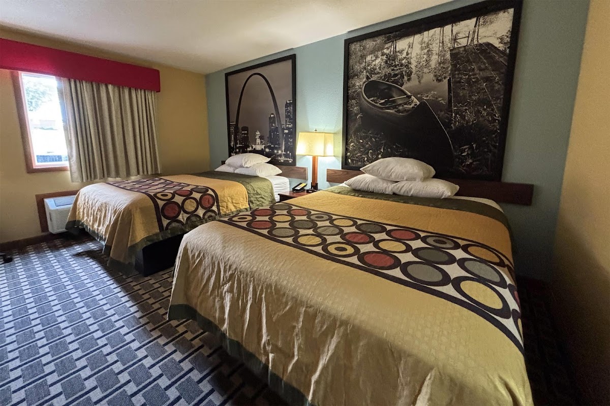 Super 8 by Wyndham Staunton photo 2