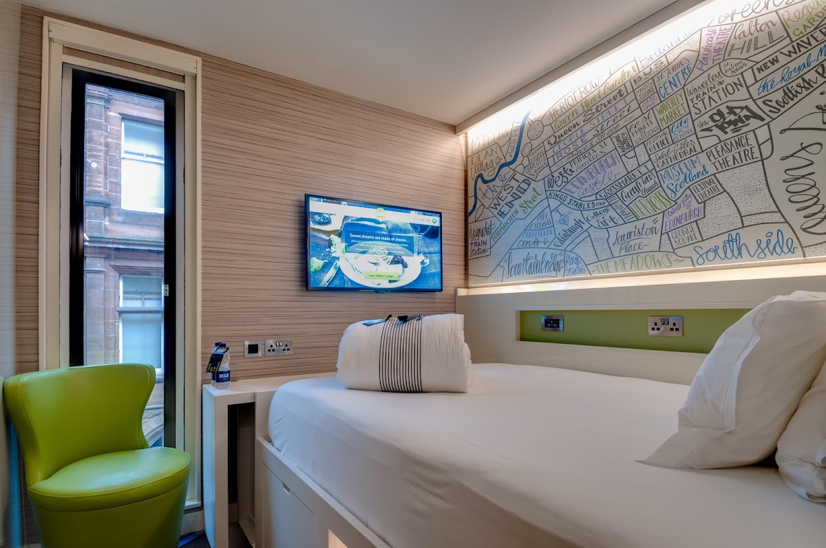 hub by Premier Inn London Westminster, St James's Park hotel photo 2