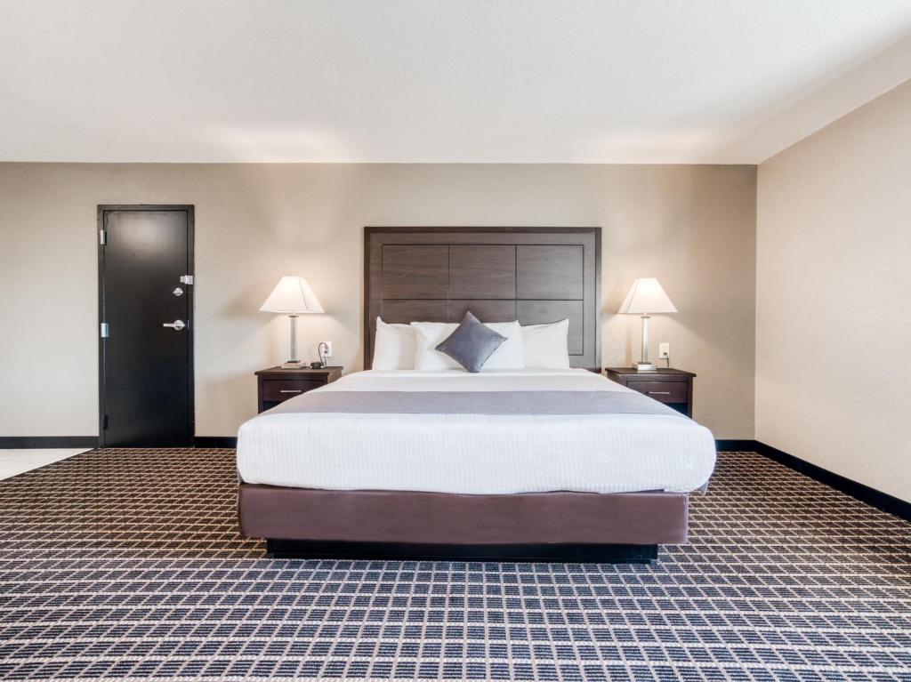 Alexis Hotel & Banquets Dallas Park Central Galleria photo 2