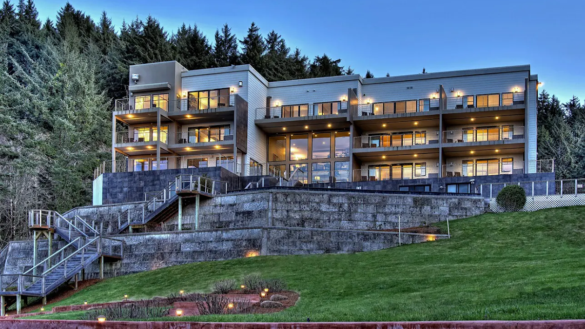 Whale Cove Inn