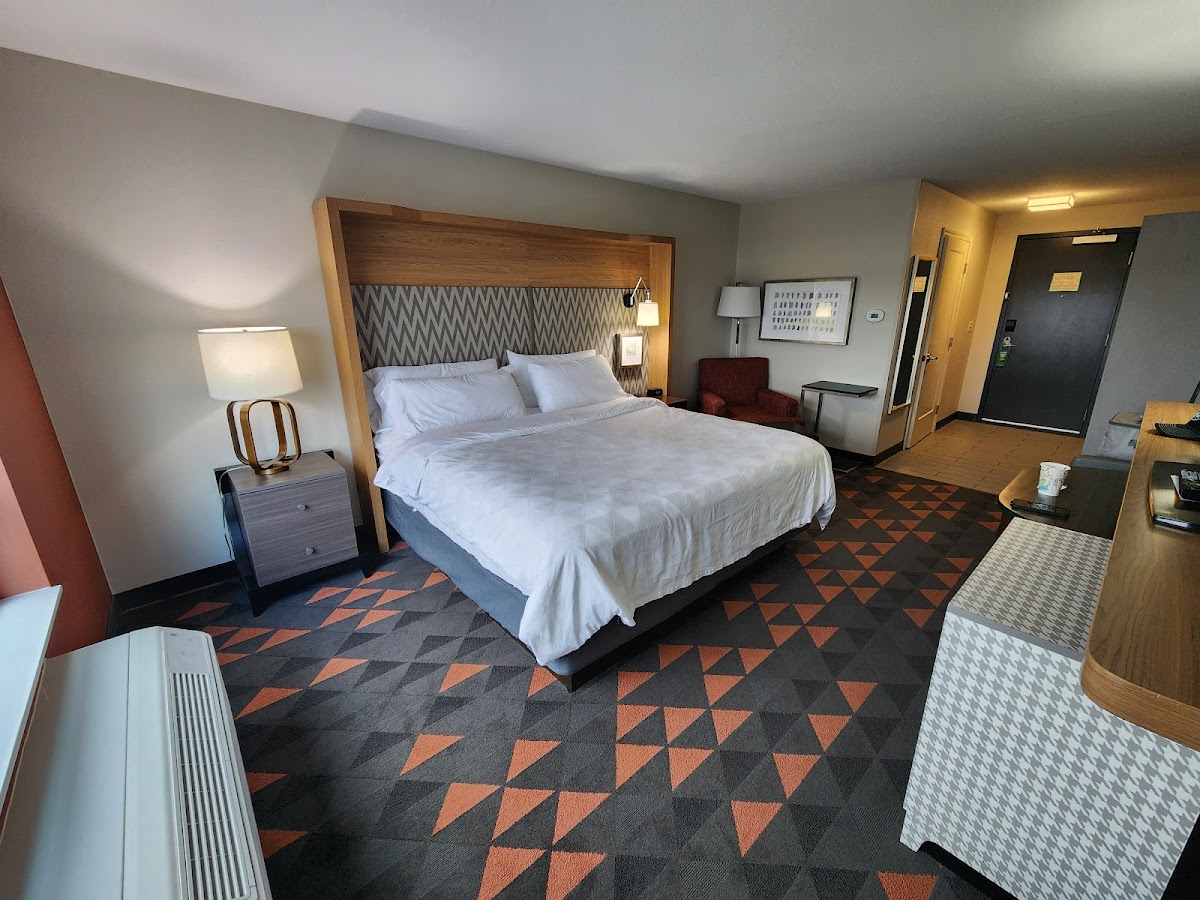 Holiday Inn Express & Suites Auburn by IHG photo 2
