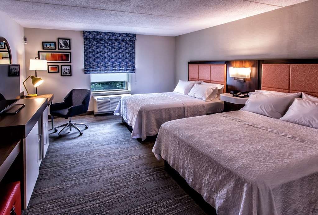 Hampton Inn & Suites Staten Island photo 2