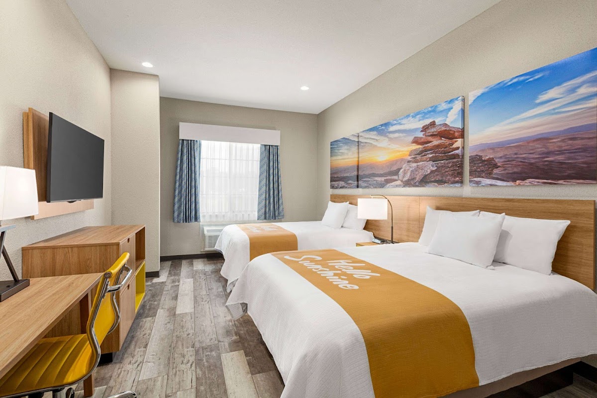 Days Inn & Suites by Wyndham Greater Tomball photo 2