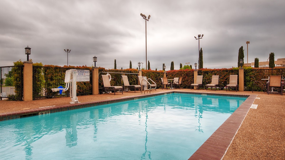 Best Western Plus Denton Inn & Suites photo 3