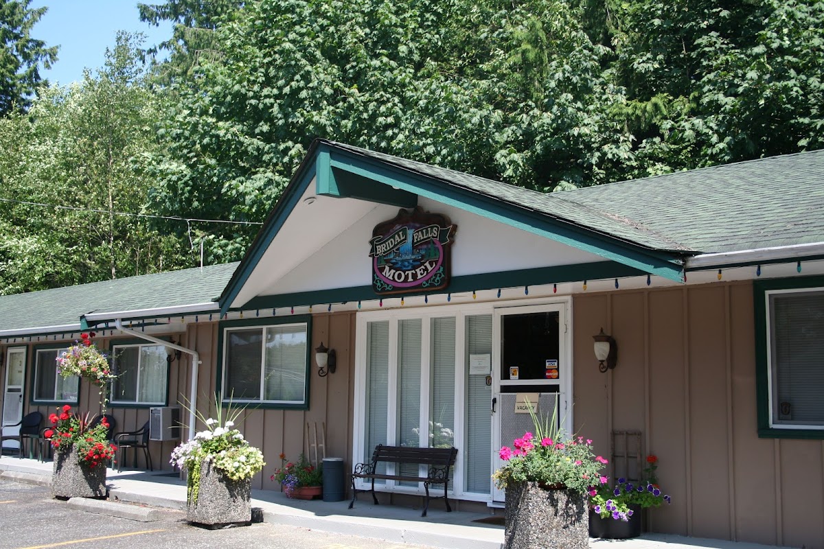 Bridal Falls Motel