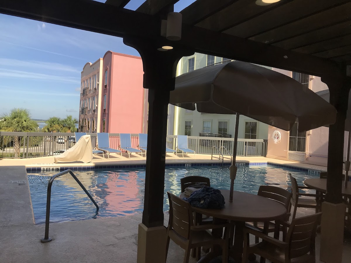 Hampton Inn & Suites Amelia Island-Historic Harbor Front photo 3