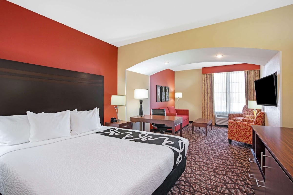 La Quinta Inn & Suites by Wyndham Pecos photo 2