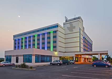 Travelodge by Wyndham Avenel Woodbridge