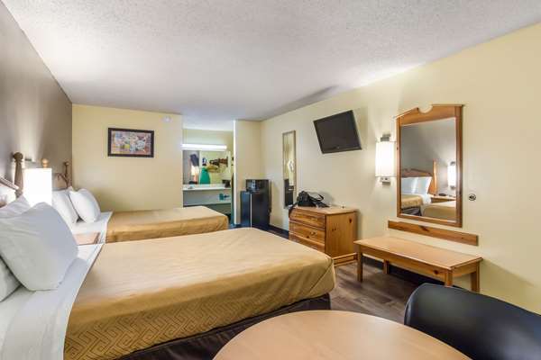 Econo Lodge Clinton - Jackson West photo 2