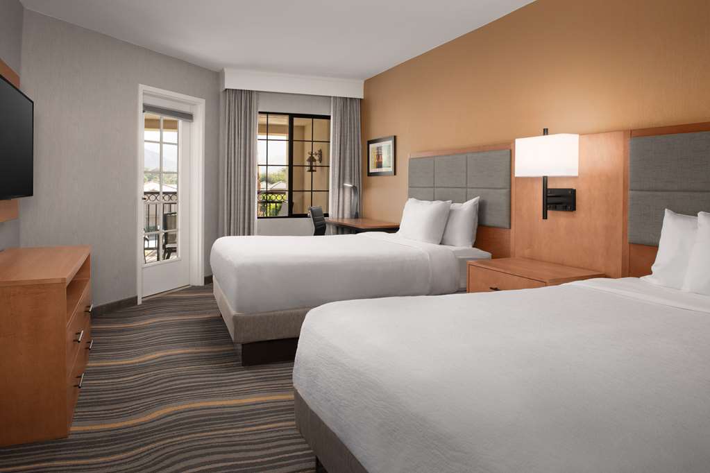 Embassy Suites by Hilton La Quinta Hotel & Spa photo 2