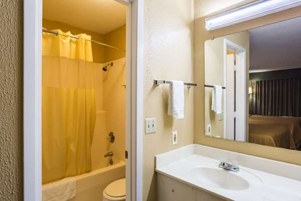 Rodeway Inn Hazlehurst photo 3