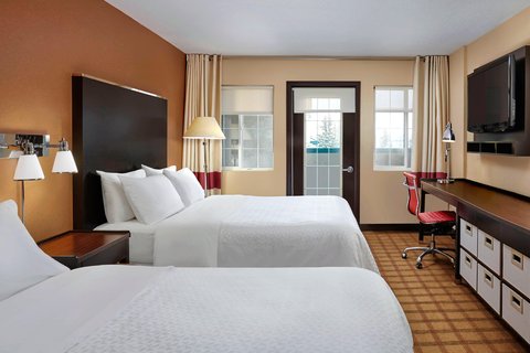 Four Points by Sheraton Hotel & Suites Calgary West photo 2