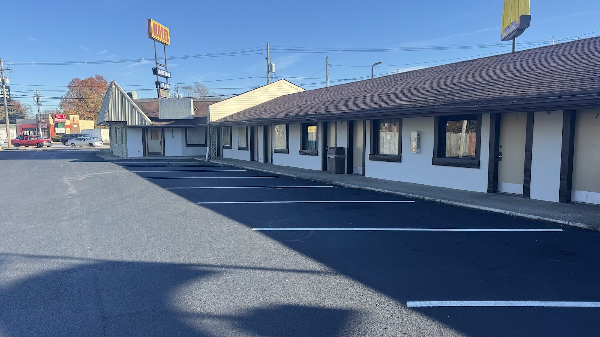 Louisville Manor Hotel