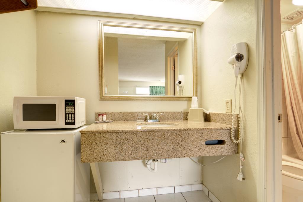 Key West Inn - Newport News photo 3