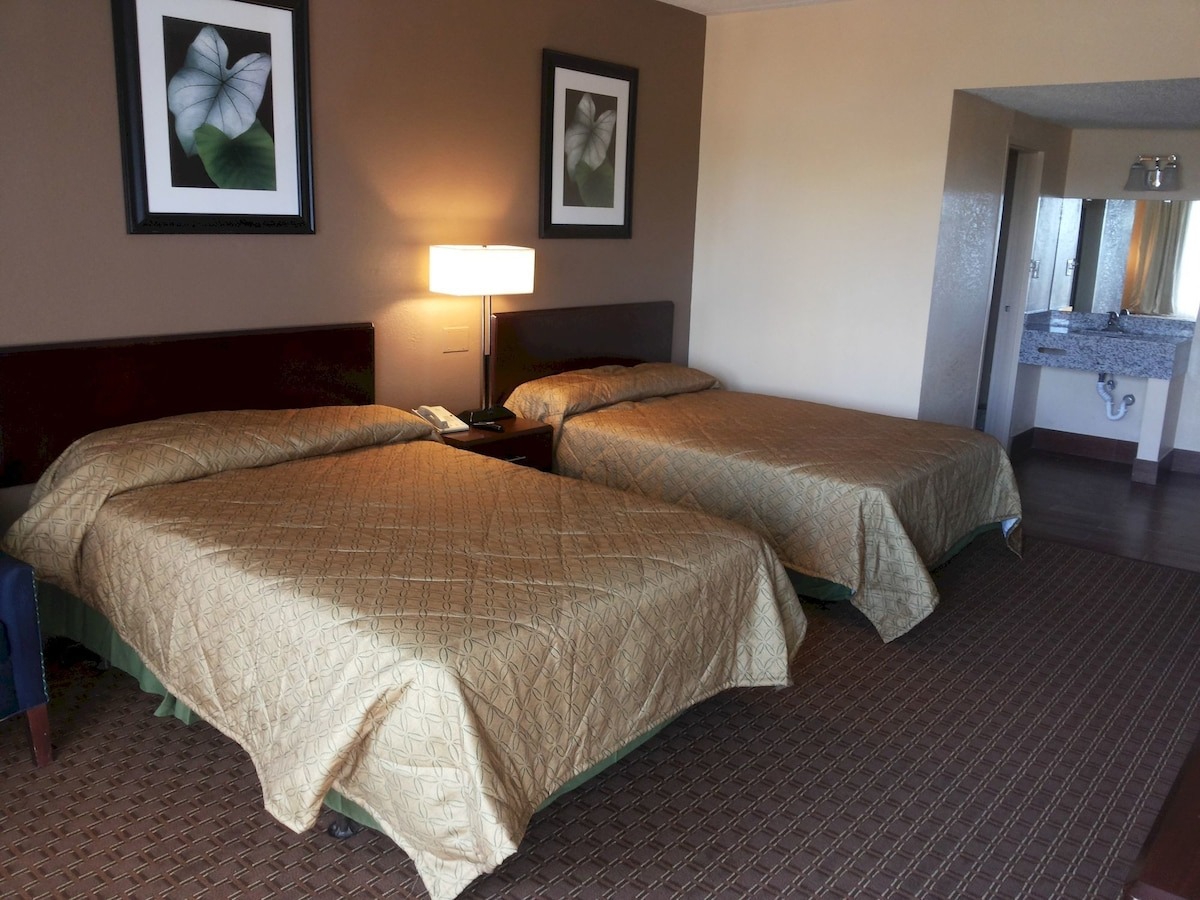 Diamond Inn & Suites photo 2