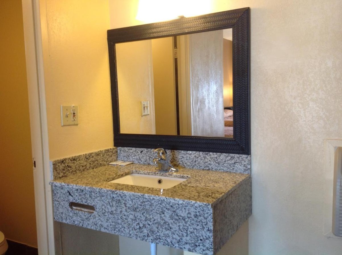 Diamond Inn & Suites photo 3