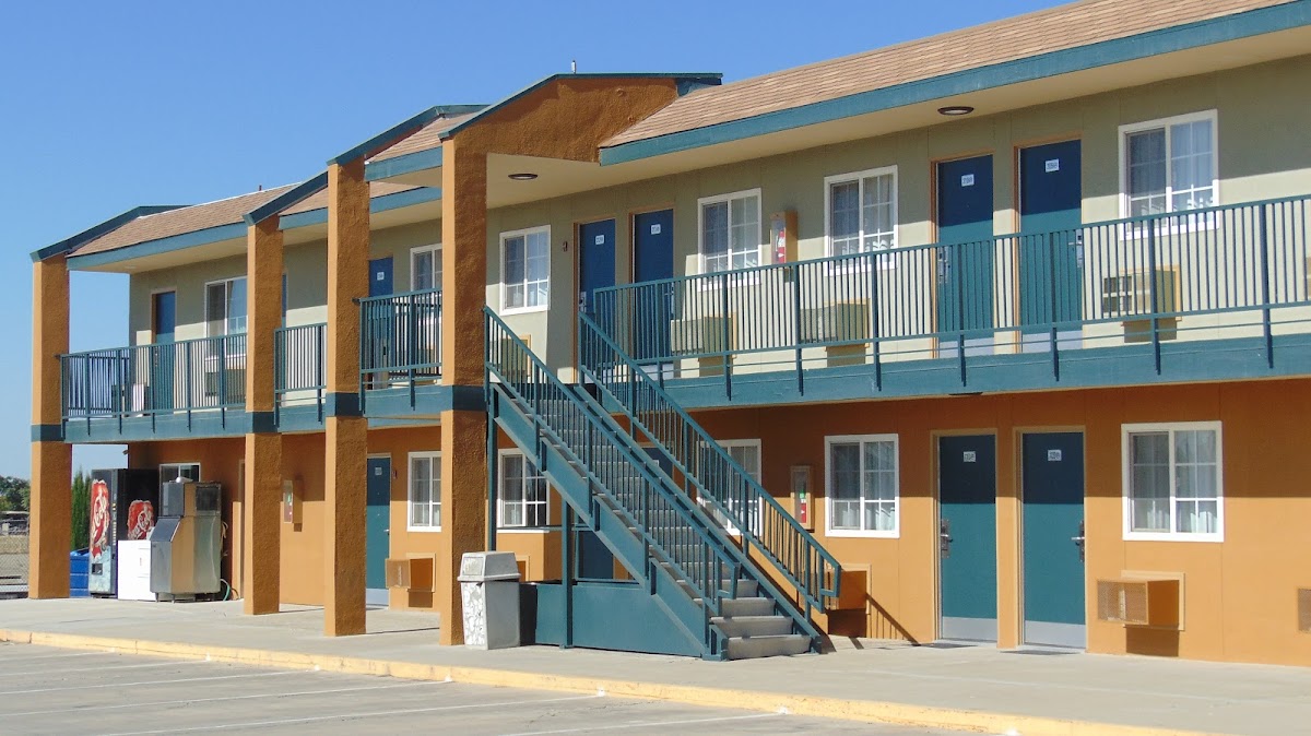 Corcoran Country Inn