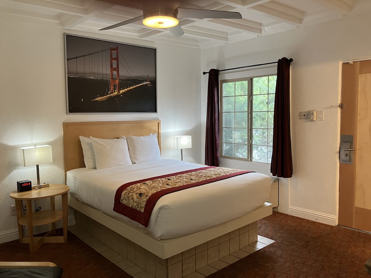 Marin Lodge photo 2