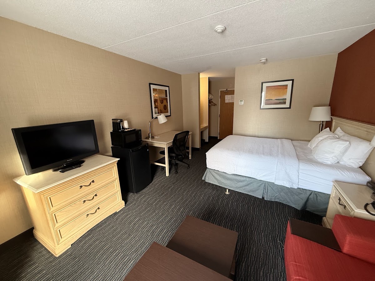 Ramada by Wyndham Trenton photo 2