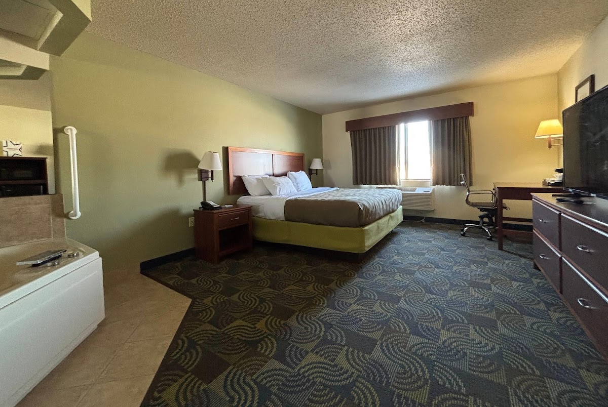 AmericInn by Wyndham Kewanee photo 2