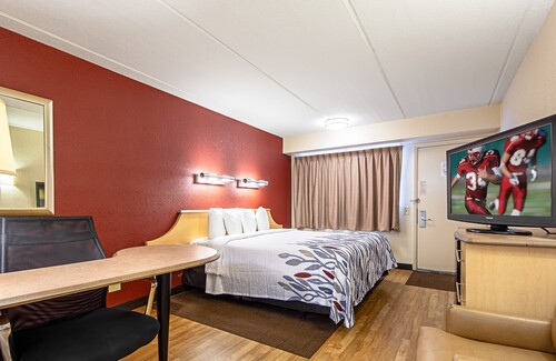 Red Roof Inn Utica photo 2