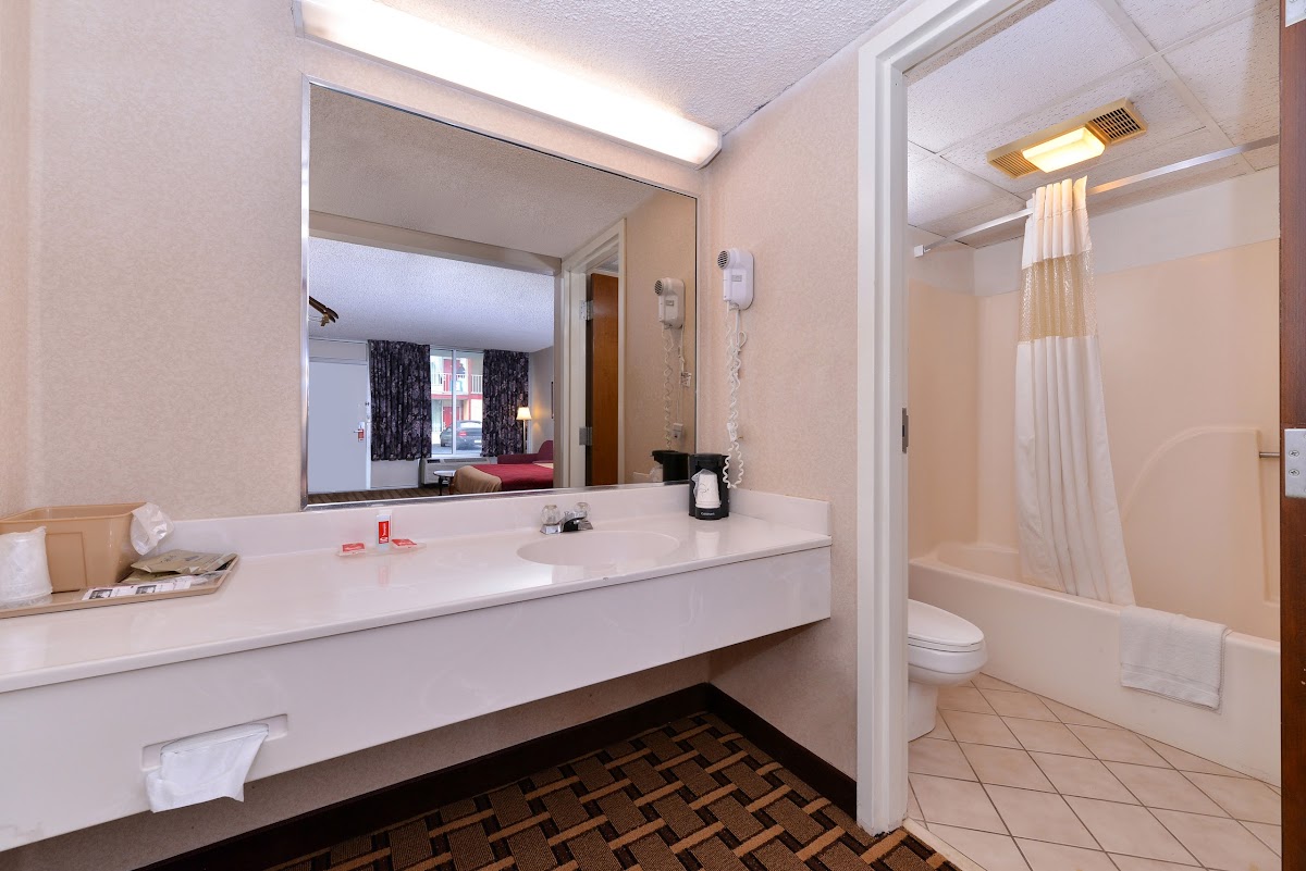 Econo Lodge Carlisle Central photo 3